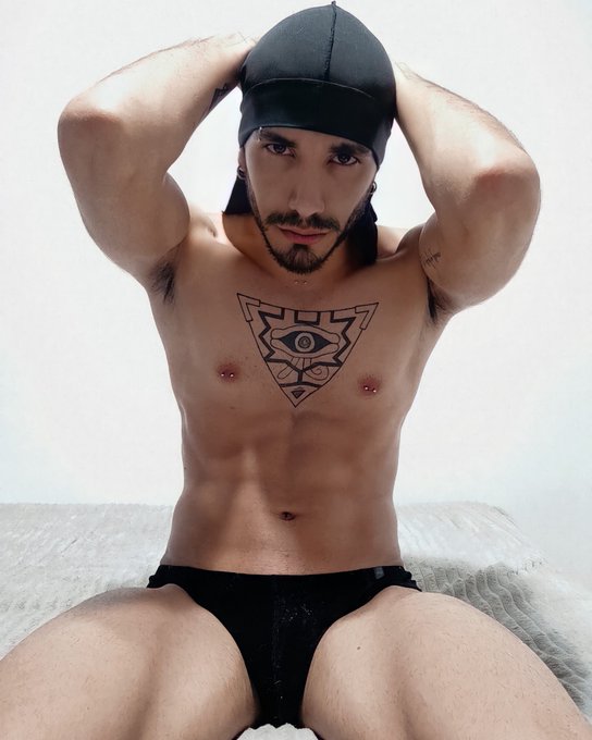 Solo rezas los domingos? 

https://t.co/5ZM9c8ORnQ https://t.co/UCYKnK8VL3
