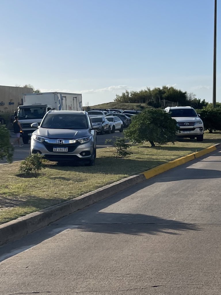 dieper5's tweet photo. Parada 19… sería bueno que los que tienen que hacerlo, dieran alguna señal a aquellos que creen que vale todo.
Un turista = un amigo, no debería ser lo mismo que un turista = un prepotente que hace lo que se le antoja.
@emekavoces @MaldonadoUY https://t.co/yW1qW8U55k