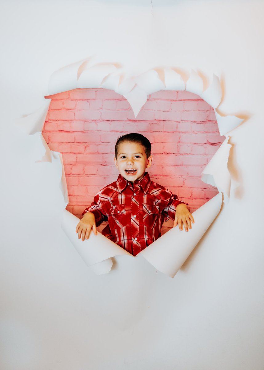 RowdyWestPhoto's tweet photo. V-Day Minis 💕 https://t.co/CkfnegLAcP