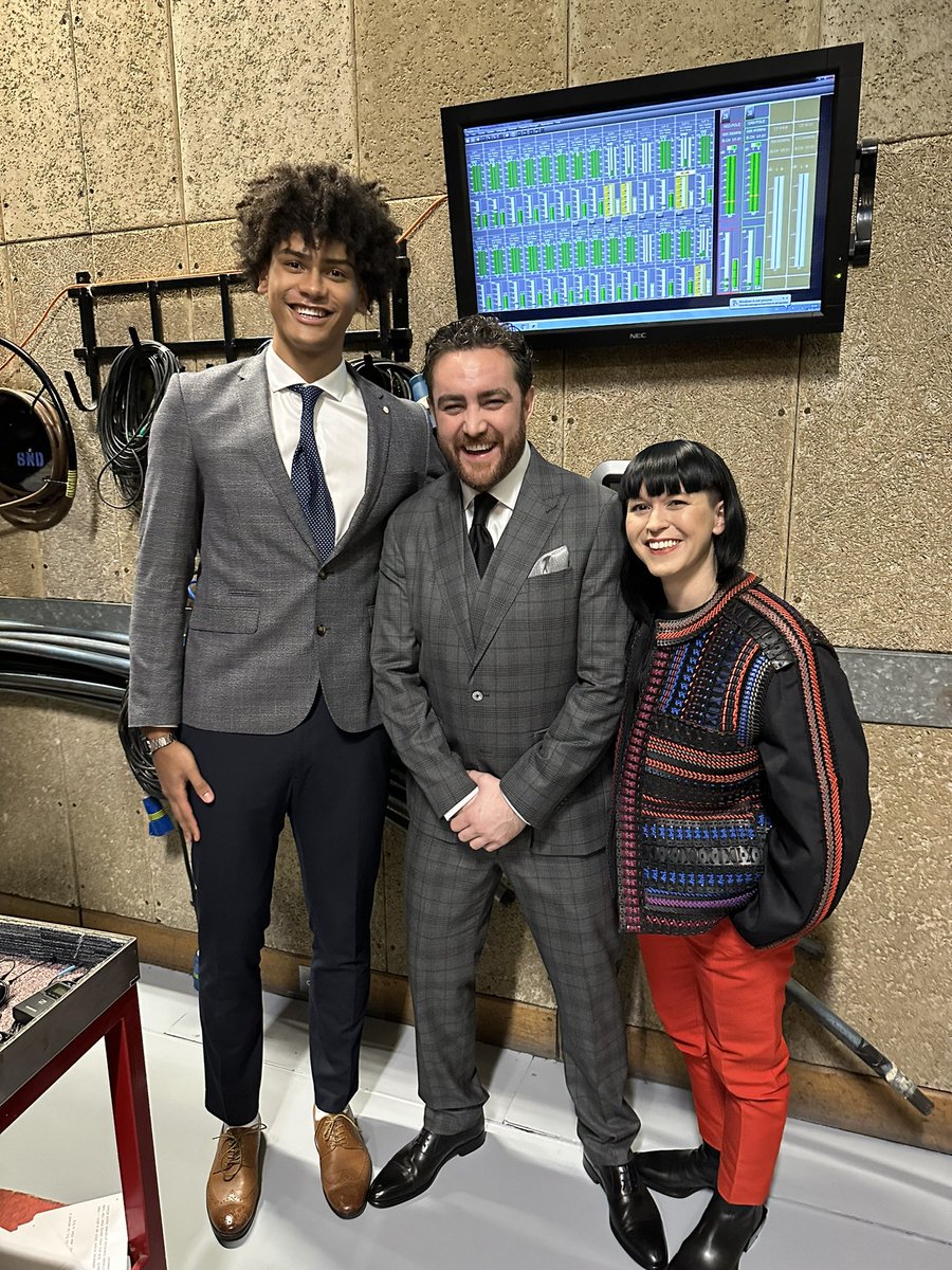 blackbirdsfly's tweet photo. Myself, @ReeceAdemola and @LarzoGram after coming off the @RTELateLateShow all smiles, great craic. #latelate #dearMooncrew https://t.co/EVQTs89Qew