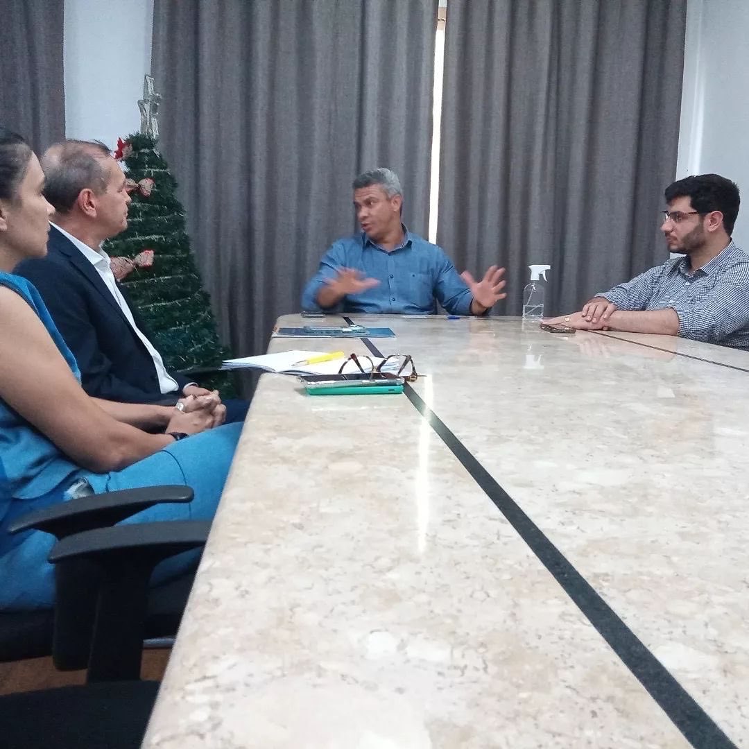denes_pereira's tweet photo. #seinfra 🚧 Na companhia do Secretário de Governo da @prefeituradegoiania, @michelmagul, recebemos a professora Cybelle e o professor e pró-reitor de Administração da Pontifícia Universidade Católica de Goiás (PUC), Daniel Rodrigues Barbosa. https://t.co/YgGveSaqXH