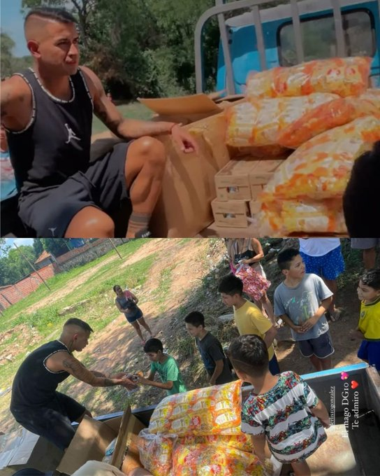 VSportsTM's tweet photo. 🧙‍♂️Derlis González 🇵🇾 encabeza movidas solidarias año a año
🧙‍♂️Hoy se vistió de Rey Mago
🧙‍♂️Cargó un camión con víveres y juguetes
🧙‍♂️Los repartió entre niños de la zona
🧙‍♂️En 2020 organizó un evento con el mismo fin en su barrio, Mariano Roque Alonso
CRACK.⚽️❤️ https://t.co/hGFuLaM85p