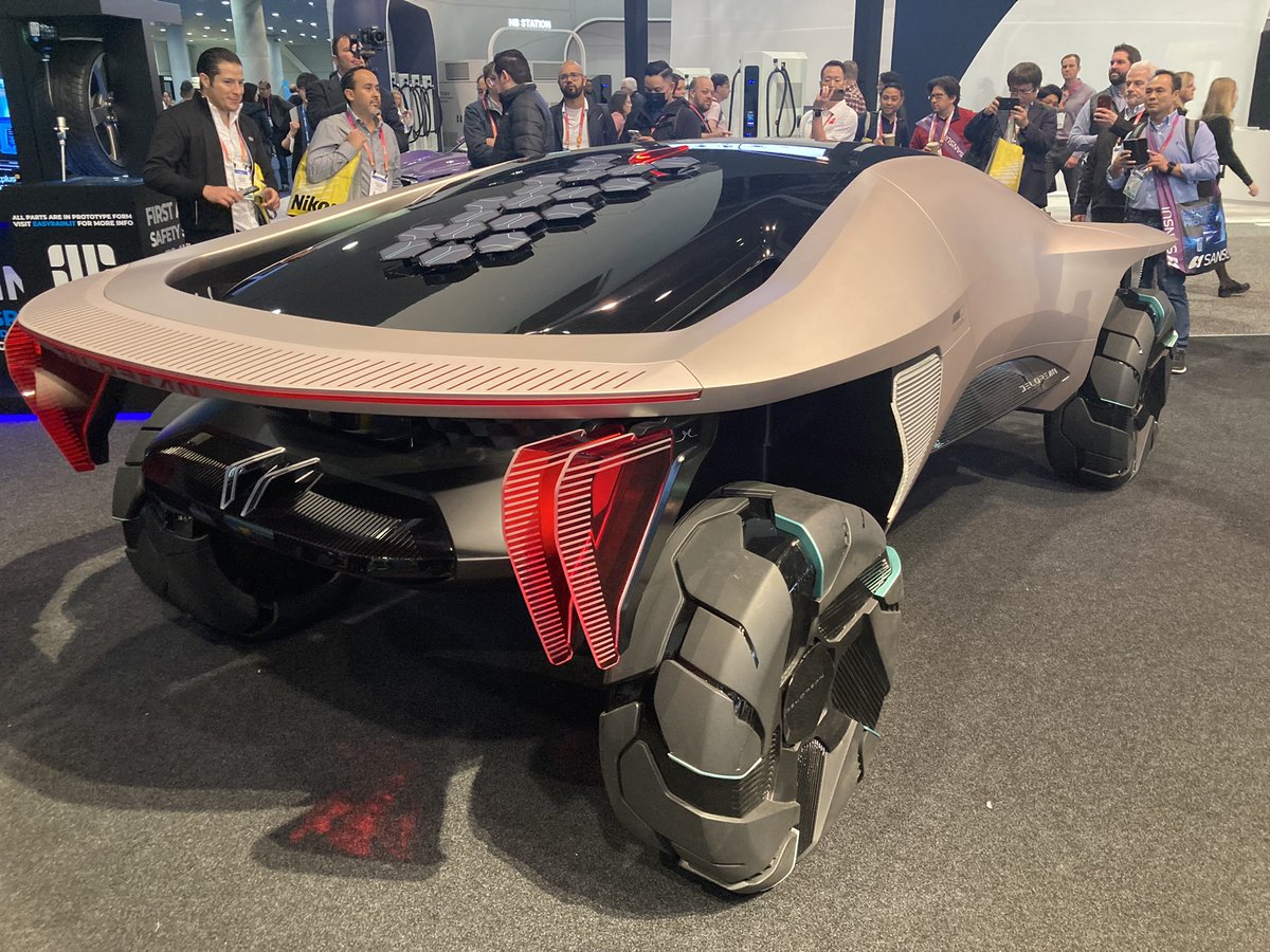 MatthieuTerrats's tweet photo. La nouvelle #delorean #backtothefuture @italdesign #CES2023 https://t.co/NmC1jIenBD