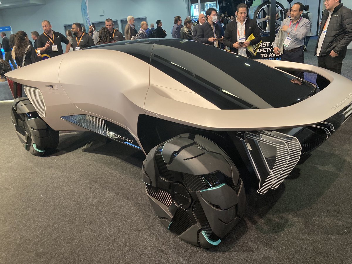 MatthieuTerrats's tweet photo. La nouvelle #delorean #backtothefuture @italdesign #CES2023 https://t.co/NmC1jIenBD