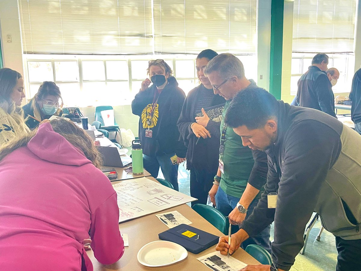 genevie79cr's tweet image. Great job, @LasPalmasEISD teachers! Way to dig into the learning!! @ms_aavalos @ajuarezep21 @melissamcova @regina_kazmir @RCampos28 #LPEPawsUp #LPLS4Girls #IB #PYP #TCIS