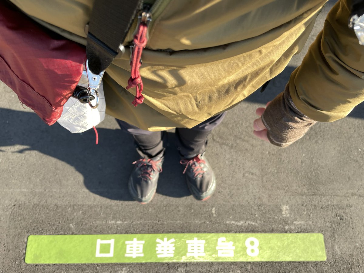 twiginza's tweet photo. 横浜線各駅停車八王子行きで、支度に3時間もかかってやっと南タに向かっています。僕的にはまだ早い方🙄
#Point6、#ローンピーク6、#ヤマワラウヤマネムル、#フユガレ2号、#ハチジュウハチヤ、#マタギ、#ヨヒヤミ、#クビマキ鳥獣凌戯画、#フユボウシ1号、#凌マスク3号、#ウールハンドウォーマー https://t.co/pahq3YYKyH