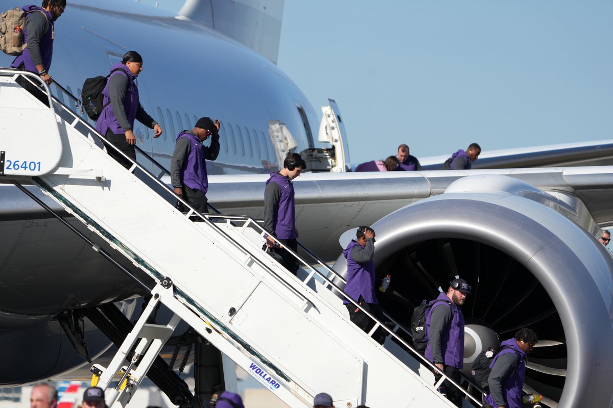 Big12Conference's tweet photo. The Horned Frogs have arrived in Los Angeles! 🐸🏆

#GoFrogs x #NationalChampionship https://t.co/RpQqCnr3Xk