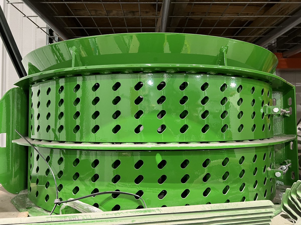 JGreenFarm's tweet photo. Have an Estes XPR concave set for sale. Never used. 

Also have two of the Kondex/ Deere front sections for sale. The square bar part is in good shape. The round bar section has a lot of wear. If you’re looking for a cheap set to trial… make me an offer. https://t.co/jHDx4ithmY