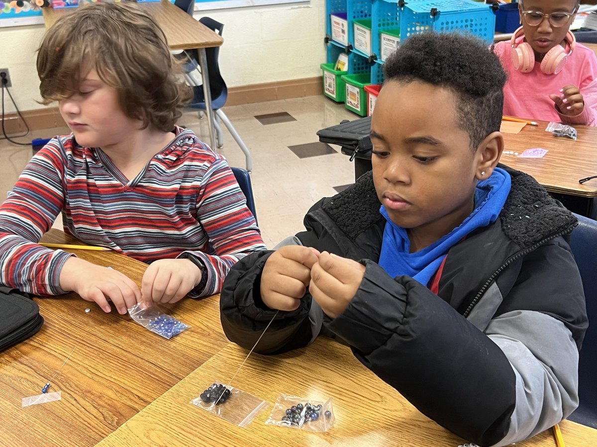 CHES_TAG's tweet photo. Students making a ONE WORD bracelet so that their One Word is visible… then they can LIVE IT! ♥️ 
#CHESTAG #chesWaltonTAG @capitolheightse @PGCPSTAG https://t.co/gS4ScMuaEG