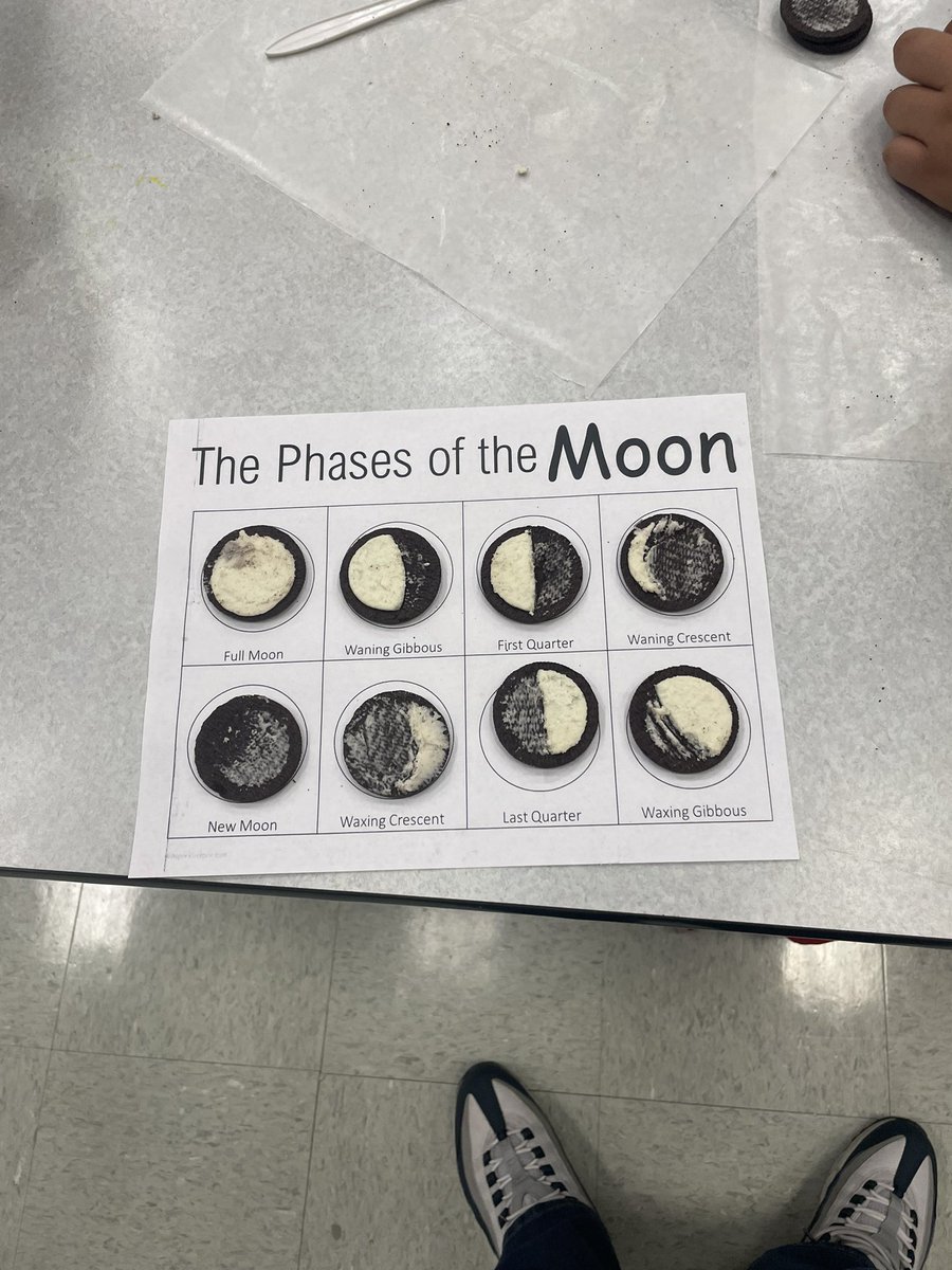 MataMath1's tweet photo. Mata CIA Golden Eagle club scholars using Oreos for the moon phases! #educationalfun @AliefISD @AliefScience @mataeagles @Mata_Library @MataMath1 @AliefISD_CIA https://t.co/4CIw7SQCOp