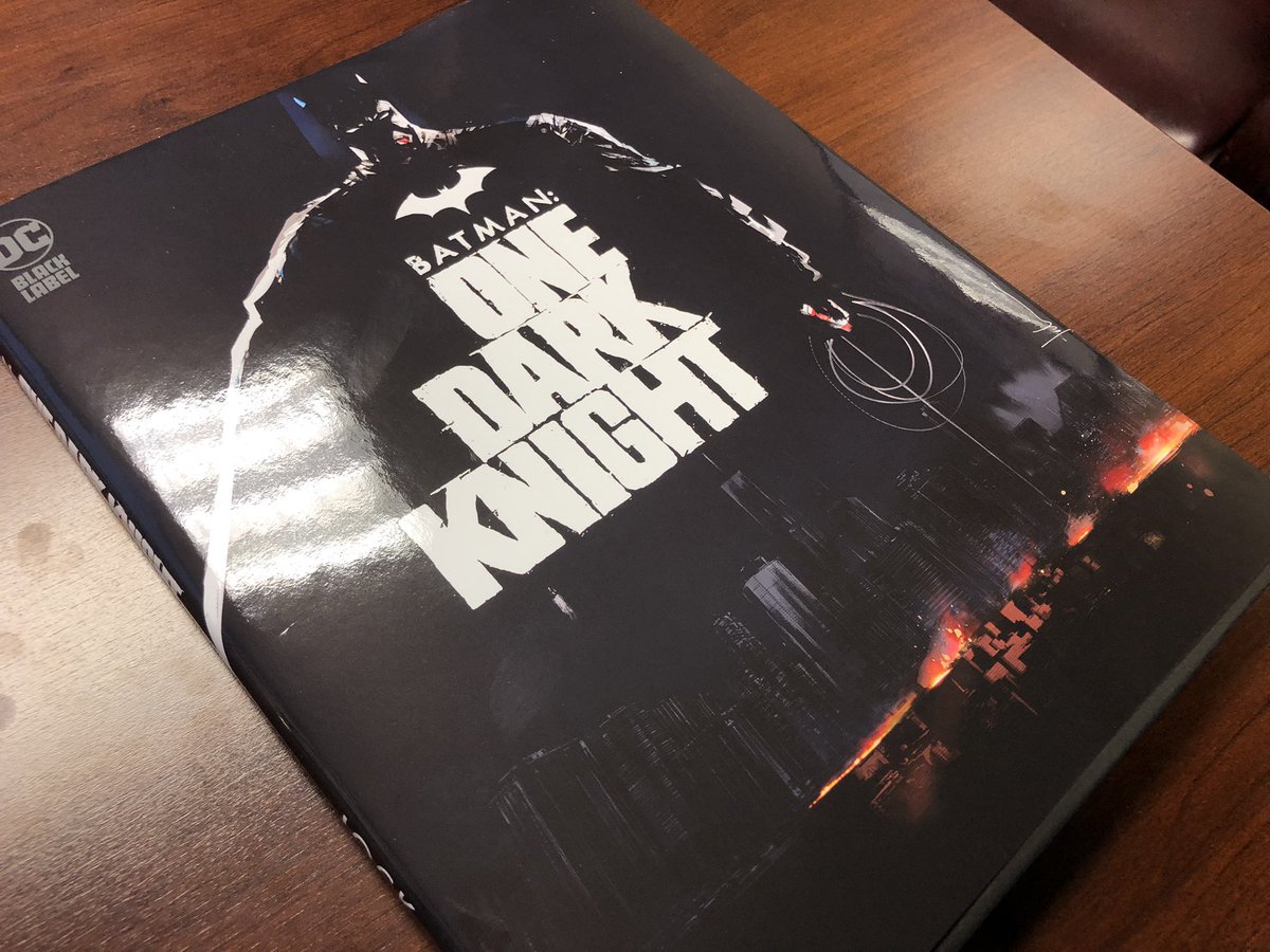 RevistaACINE's tweet photo. Vamos a empezar con esta belleza! #batman #onedarkknight #batmancomics https://t.co/6H3Qq4wBK0