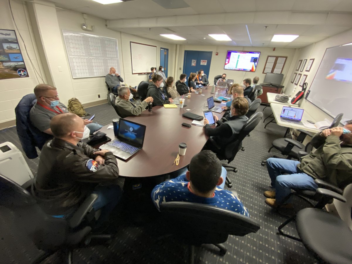 SnowIMPACTS's tweet photo. There was no flight on our first official day for #IMPACTS2023 but we learned lots about the instruments on the P-3!
📸 2/2: Jennifer Moore, Univ. North Dakota https://t.co/pkxi27yohr