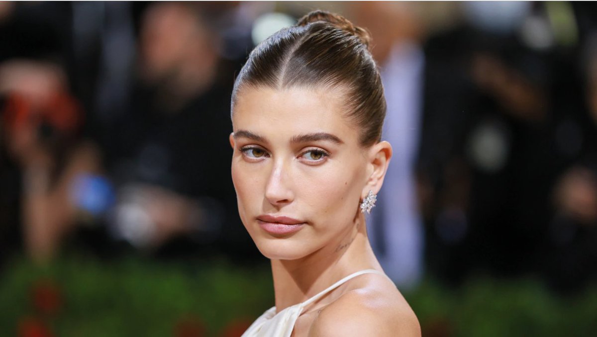 E! News on Twitter "Hailey Bieber is the moment as she claps back at