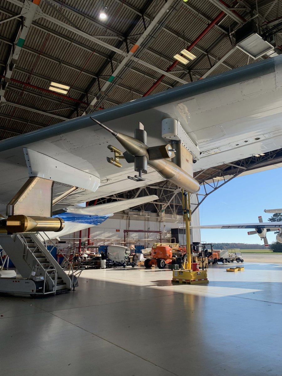 SnowIMPACTS's tweet photo. There was no flight on our first official day for #IMPACTS2023 but we learned lots about the instruments on the P-3!
📸 2/2: Jennifer Moore, Univ. North Dakota https://t.co/pkxi27yohr