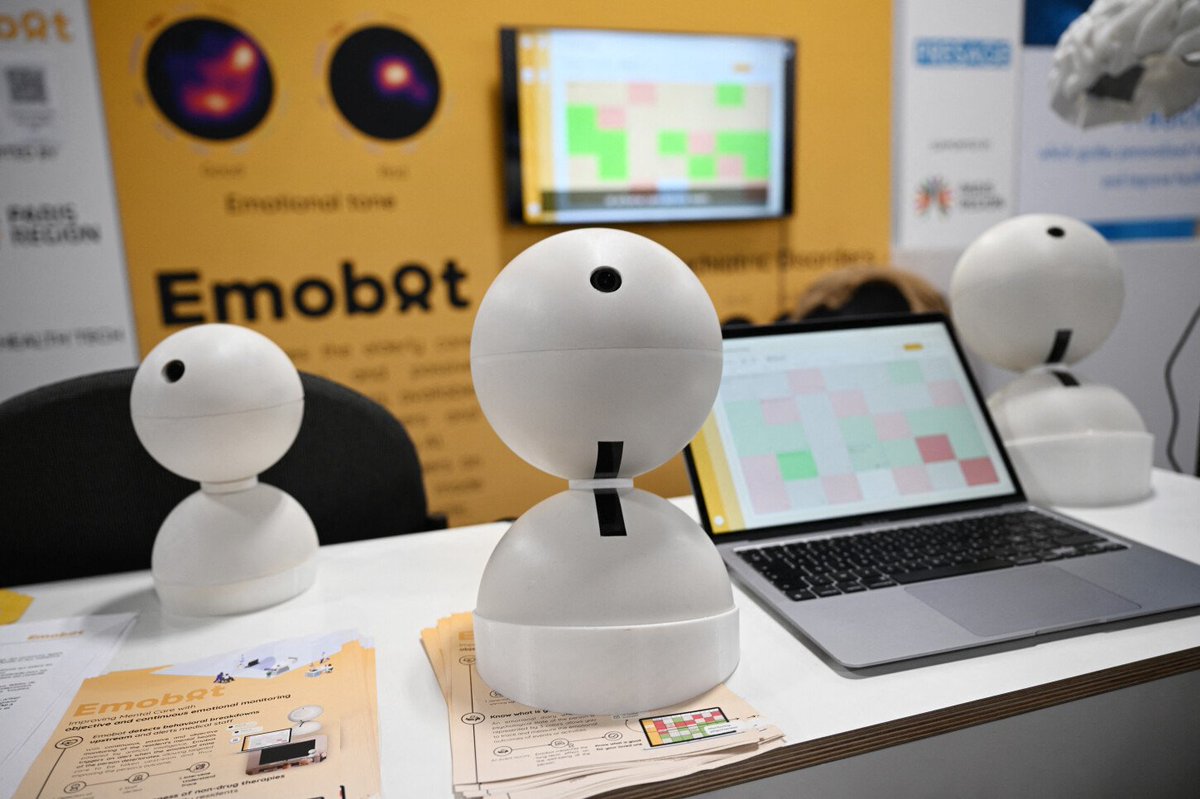 La inteligencia artificial se mide con las emociones humanas

"Es un termómetro emocional", dice Antony Perzo, de Emobot, un dispositivo capaz de analizar las emociones humanas. Esta innovación representa uno de los últimos campos de aplicación conquistados por la IA en el #CES.