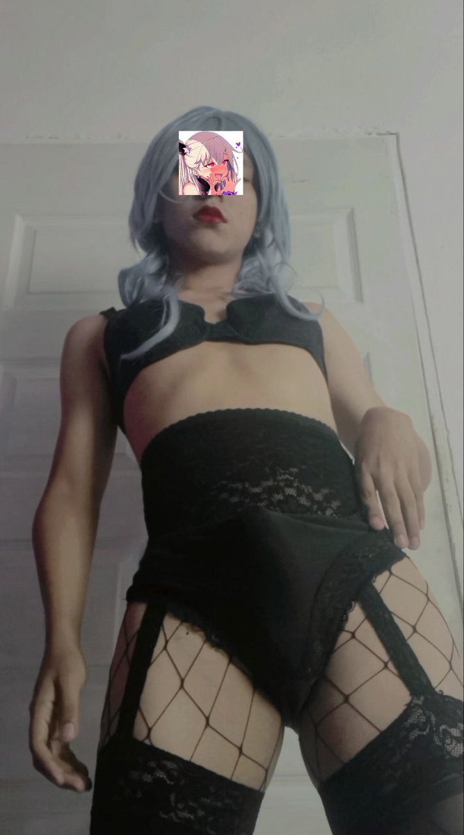 ImAngelica90's tweet photo. Me queda bien el negro ���� denle RT para que siga subiendo más fotos 🖤
#Femboy #femboytrap #femboyfriday #medias #muslos https://t.co/gfEzHLf2UF