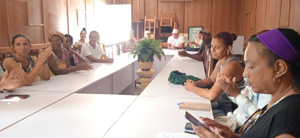 AmaroAlien's tweet photo. En jornada de trabajo con la dirección de la AMPP de #Trinidad queda constituido en lamañana de hoy el Consejo Popular FNTA #SanctiSpiritusEnMarcha. https://t.co/8dt0DJilmf