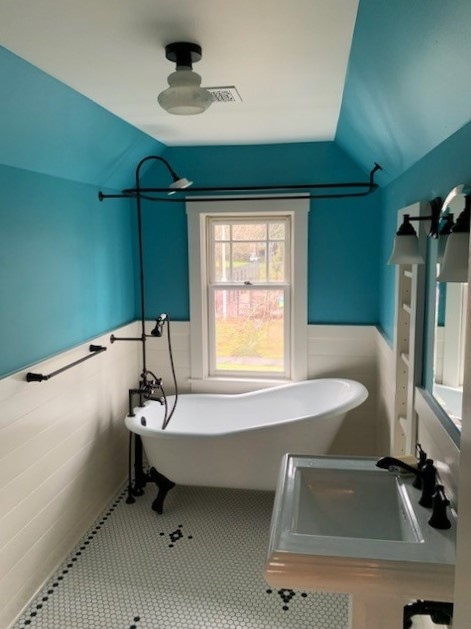 ArciformDesign's tweet image. Happy Friday, Everyone! These pics show a cheery new bathroom and the kids bedroom, with a custom mural by our client&apos;s Mom! 

#happyfriday #dormeraddition #custommural #portlandoregon #homeremodelportland #newbath  #designbuildportland #kidsbedroom #thanksmom #corememory