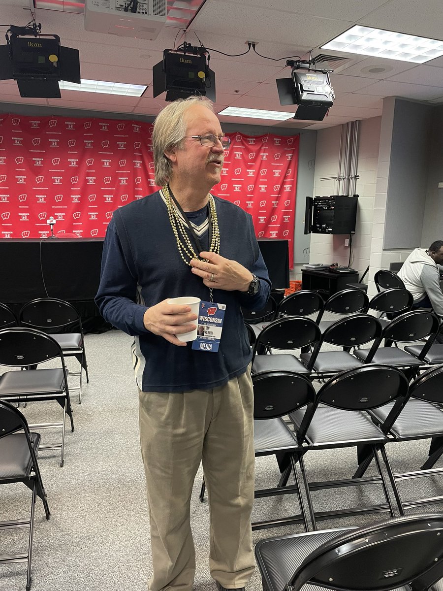 brian_posick's tweet photo. Back at the Kohl Center tonight. @BadgerMHockey vs. @NDHockey 7:00 on @BallySportWI or catch Robb Vogel and Ian Perrin (pictured in opposing colors w/bling) at 6:30 @Learfield @1310WIBA and the Varsity Network app #21 #4in3 #rinkdog https://t.co/6DcoaXNtN3
