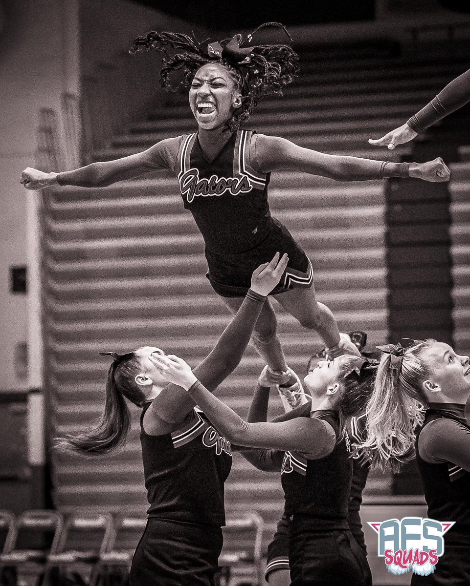 AFSSquads's tweet photo. The @gvhscheer &amp; Green Valley High Dance squad put on an incredible show at last night's game. Their energy and enthusiasm was infectious. They definitely brough the spirit and the funk! #GoGators! #GVHSCheer #GVHSDance https://t.co/w0G1tfWoWT