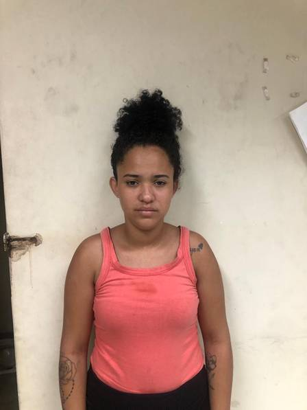PProcurados's tweet photo. Uma mulher, identificada como Jhenifer de Castro Ferreira, suspeita de participar de uma quadrilha que invadiu uma pousada em Saquarema, na Região dos Lagos do Rio, na madrugada de quarta-feira (4) e manteve um casal refém. https://t.co/0GPrjbZvWE