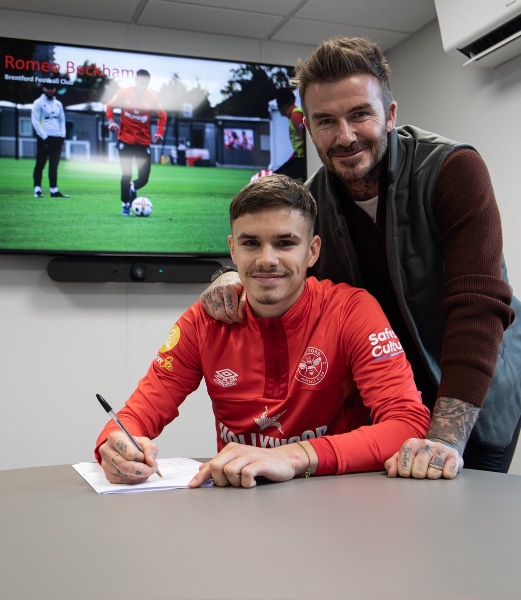 ✍️ Romeo Beckham x Brentford #BrentfordB | #BrentfordFC