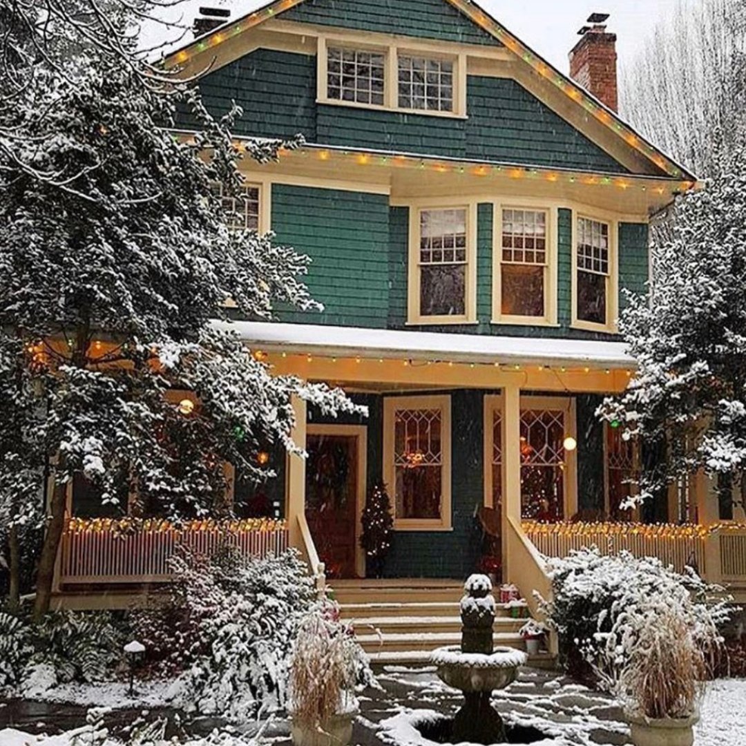 Here are some things to keep in mind when preparing your home’s exterior for a winter sale: 

1️⃣ Safety first
2️⃣ Outdoor lighting
3️⃣ Cold-weather plants

Send me a DM or give me a call/text 📲 647-898-4663. 

Photo credit: @cumberlandfallsbnb