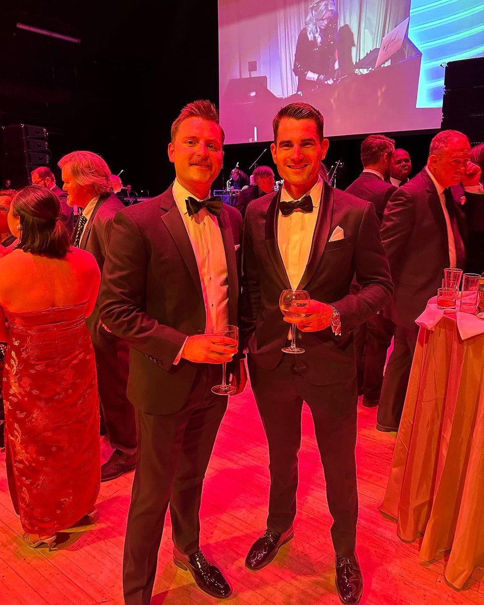 JesseImse's tweet photo. Governor’s Inaugural Ball checklist:
✅ Tux
✅ Friends
✅ Side of (Kevin) Bacon — see last photo https://t.co/hLqHkQDhzu