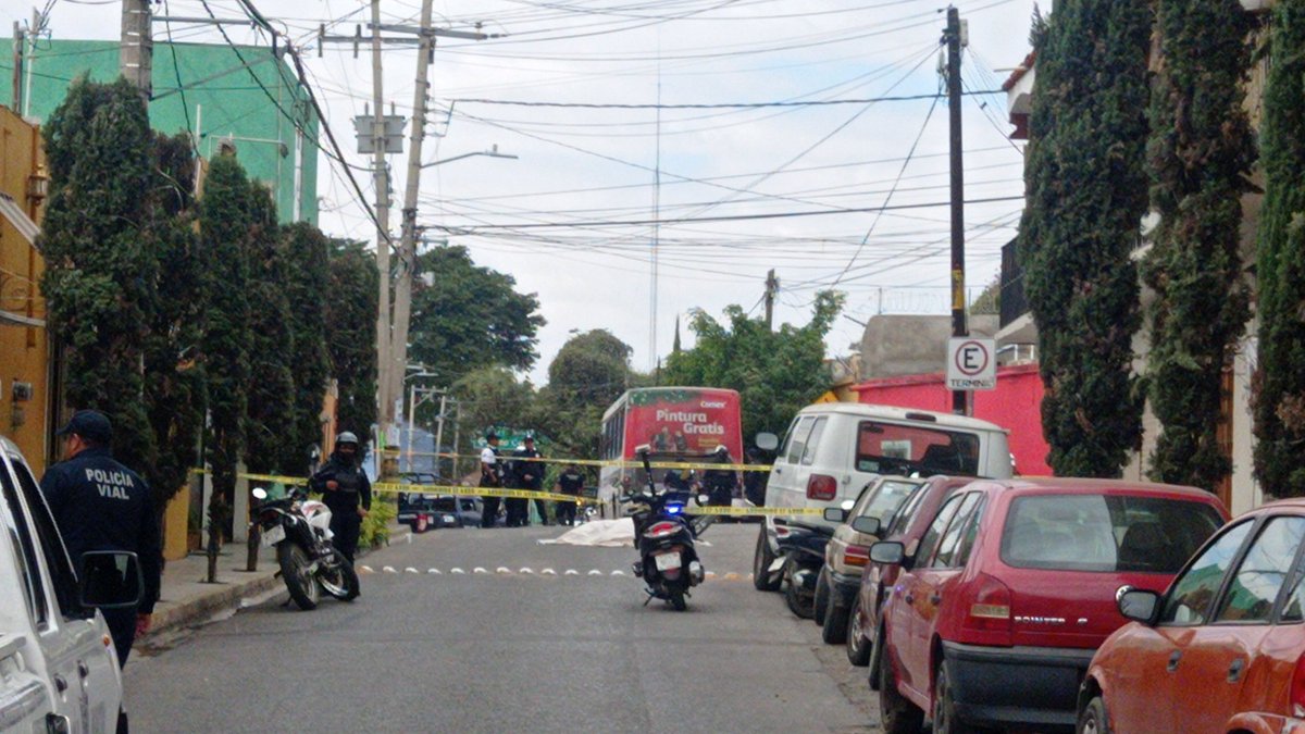 Tomas7J's tweet image. #cafre 

m.facebook.com/story.php?stor… 
Transmisión 🖕
Policías municipales detienen a conductor del camión urbano que arrolla a ciclista en División Oriente en la ciudad de Oaxaca.