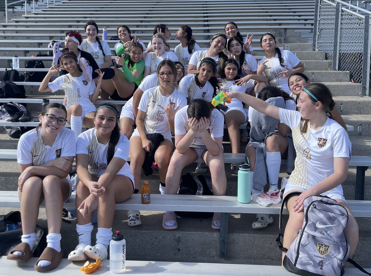 Cherokees taking a break between games ⚽️🙌🏻⚽️