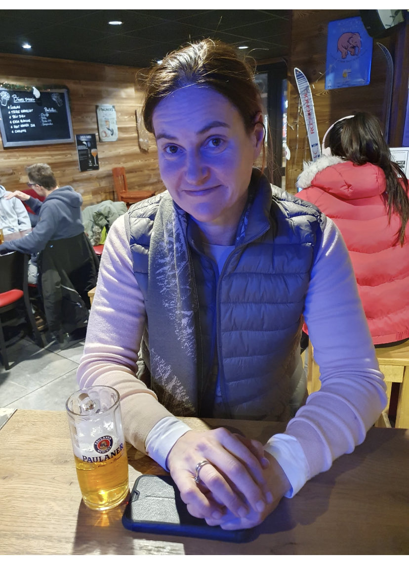 Absolutely battered after a full day on the slopes 🤕🏂 ⛷️ ..time for a beer! #ApresSki 🍻