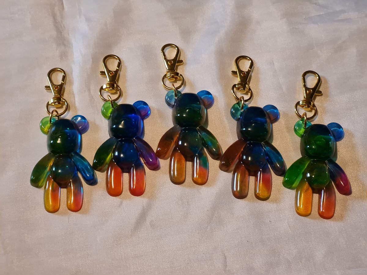 LouiseAppleya11's tweet photo. Check out these rainbow teddy bear keyrings and bag charms 🤩🥰 #resinart #resinartist #keyrings #bagcharms #teddybears #rainbows #handmade #allhandmade #localbusiness #smallbusiness #smallbusinessuk #smallbusinessowner #supportlocal #supportsmallbusiness https://t.co/urilKBbSzE