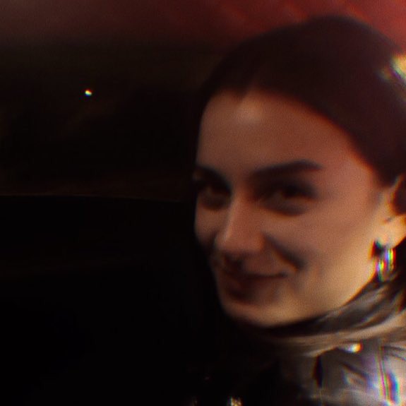 ccceronimoo's tweet photo. bora ödül alacağı için ödül törenine önden gitmiş, derya’da işten çıktığı için yetişmeye çalışıyormuş 🤍
#derbor #annemizisaklarken
#eceyaşar #erdemkaynarca https://t.co/RQjXQJTVUk