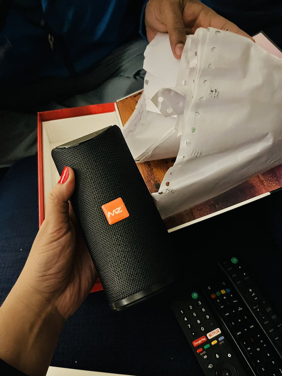 ipsitatiwari's tweet photo. @jagograhakjago @amazonIN @AmazonHelp I ordered JBL charge 5 and got some other CHEAP speaker instead which is a joke. I paid ₹16000 for this crap! I feel cheated and extremely disappointed. I’m attaching pictures. Order 404-2749315-8164324
Pls take action ASAP. So distressed https://t.co/akDoWJPOZq