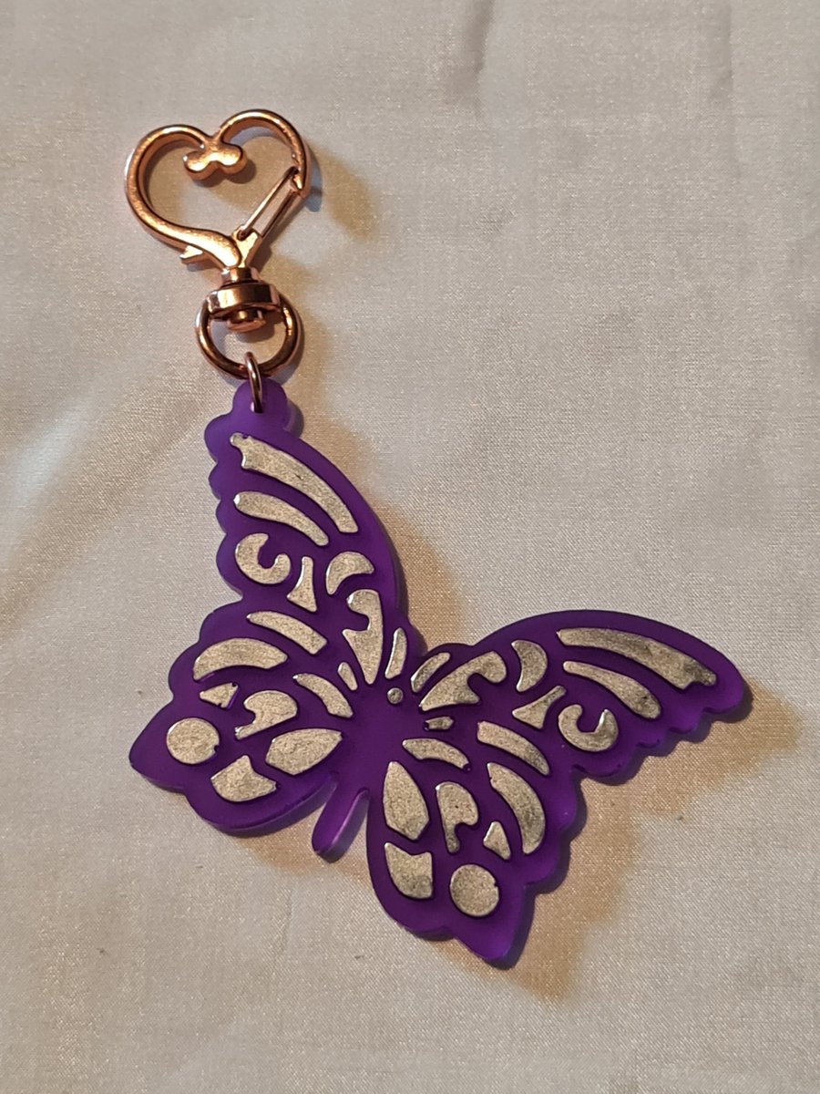 LouiseAppleya11's tweet photo. How about some cute butterfly bag charms 😍 #resinart #resinartist #butterflies #bagcharms #shiny #glittery #handmade #allhandmade #localbusiness #smallbusiness #smallbusinessuk #smallbusinessowner #supportlocal #supportsmallbusiness https://t.co/DLMTdoJmPl