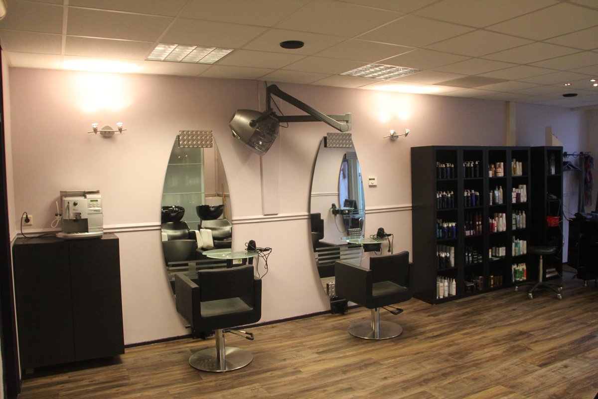 Bij <a href="/hairlooksimone/">Hairlook Simone</a> kun je online afspraak maken via
barberbooking.com/hairlook-simon… je bepaalt zelf de tijd en door wie je geknipt wil worden. Lekker makkelijk vanuit je luie stoel. #lichtenvoorde #kapsalon #barberbooking