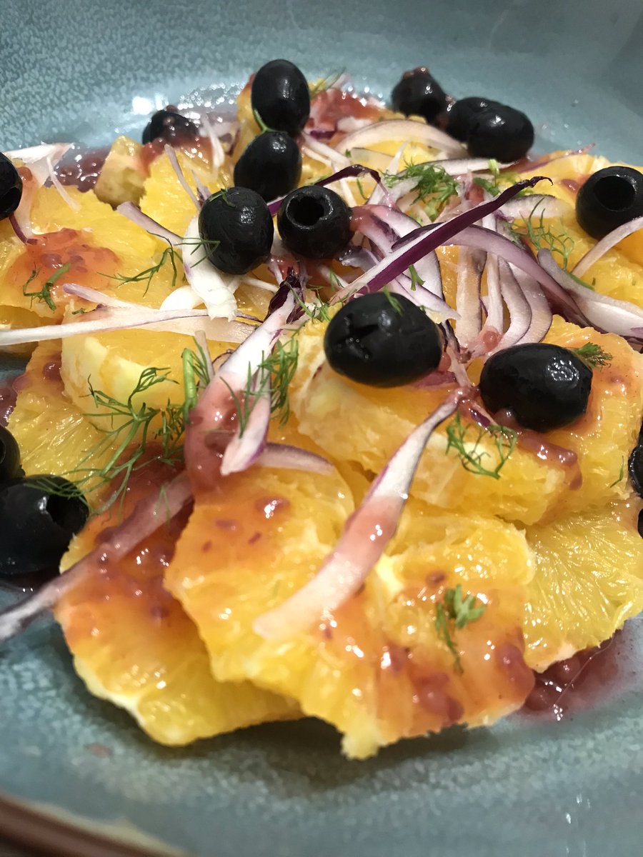 realityglimpses's tweet image. Rzadko mi się to zdarza, ale zapomniałam dzisiaj jeść.  Nadrabiam, bo #trzebaJeść 
#tableStories #inMyKitchen