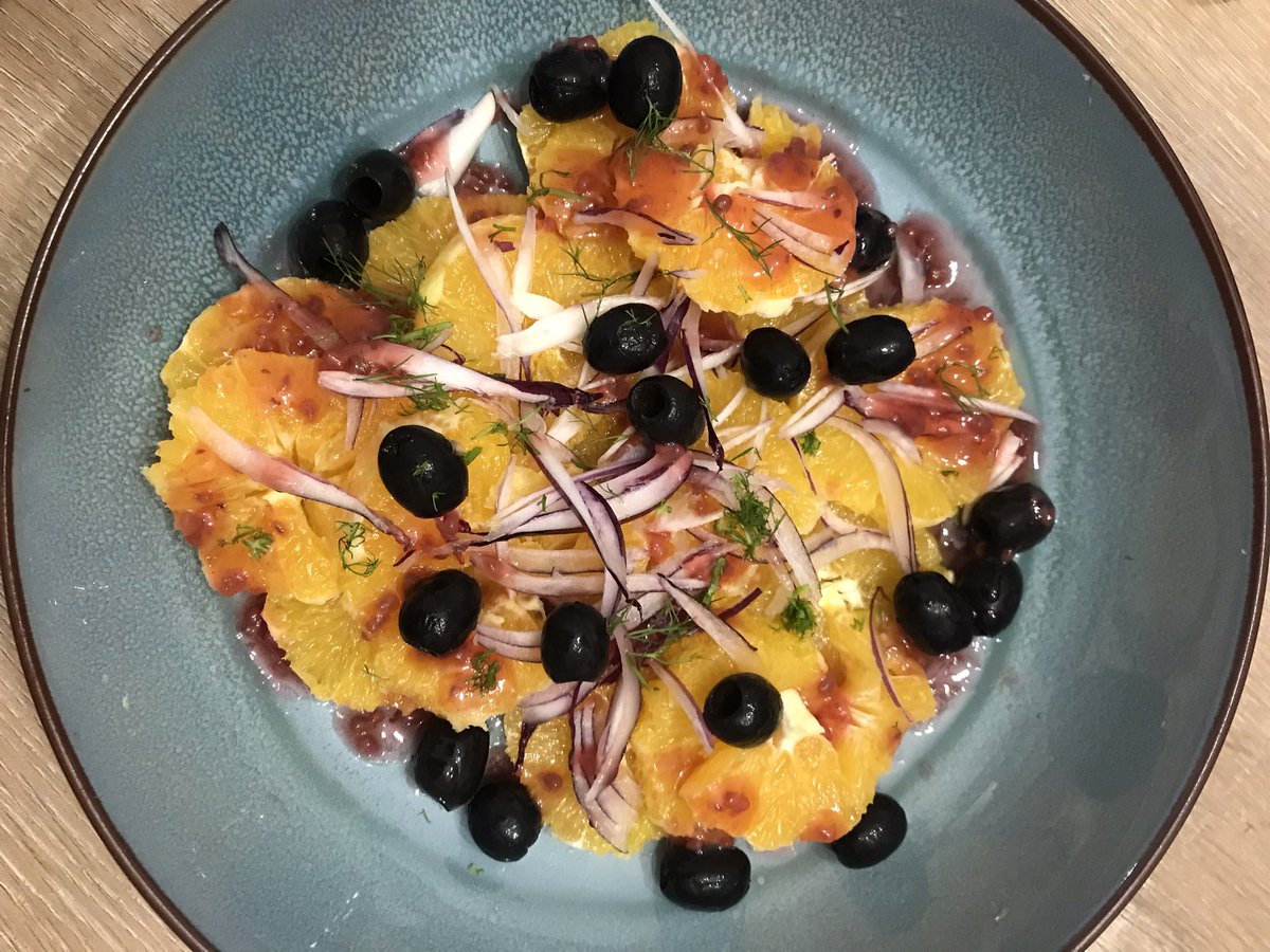 realityglimpses's tweet image. Rzadko mi się to zdarza, ale zapomniałam dzisiaj jeść.  Nadrabiam, bo #trzebaJeść 
#tableStories #inMyKitchen