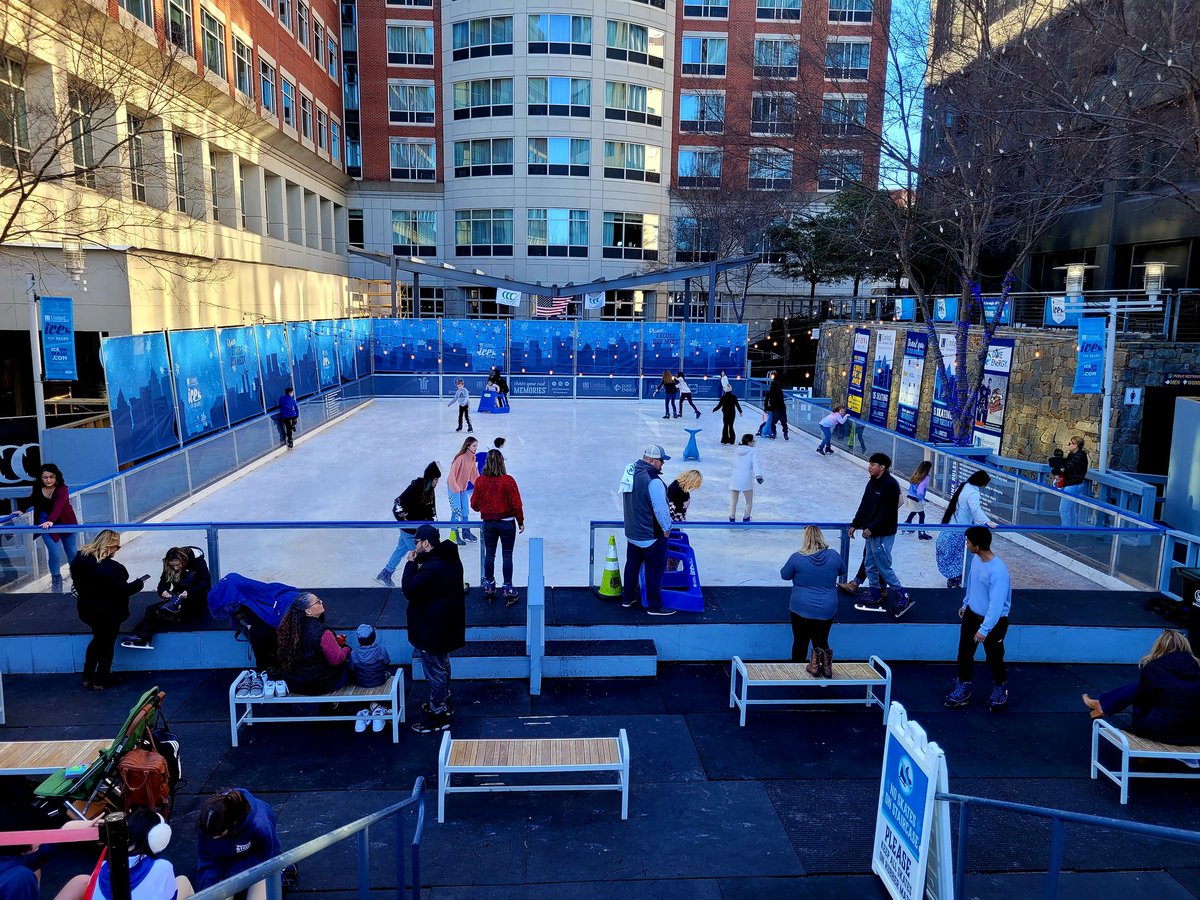 BillEllisWSSLFM's tweet photo. Celebrating the First Friday of 2023 at #IceOnMain @gvilleevents @EllisandBradley @WSSL100 https://t.co/6pCHLMUYTf
