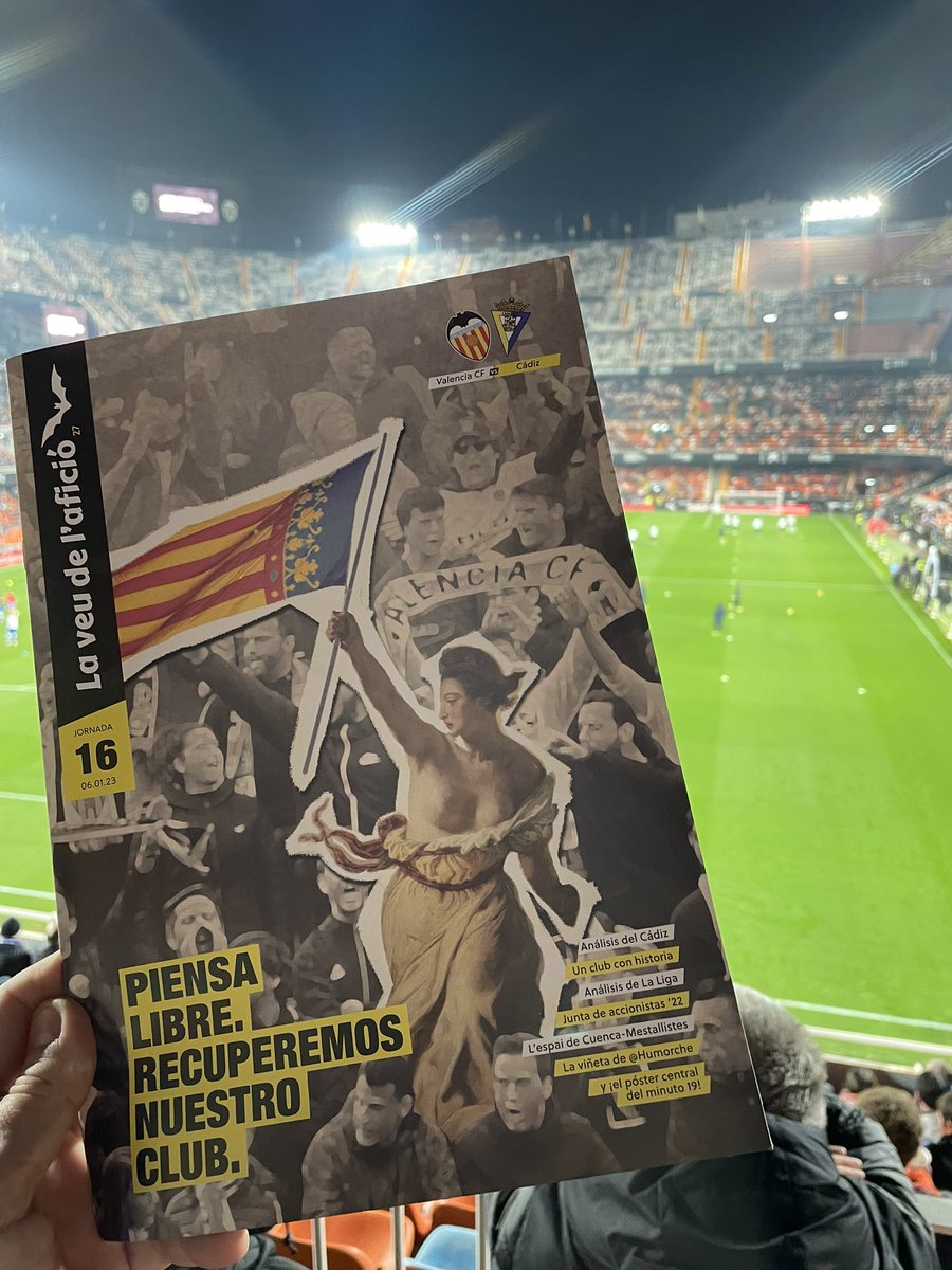 LibertadVCF's tweet photo. Se estrena el fútbol en Mestalla este 2023 y vuelve #laveudelaficio con portadon!!

La revista deportiva más leída de Valencia.
No pierdas la ocasión de anunciarte en ella.

Y con el cartel del minuto 19 #LimGoHome 

A ganar! 

#lvcf https://t.co/gfgfeYwKwJ
