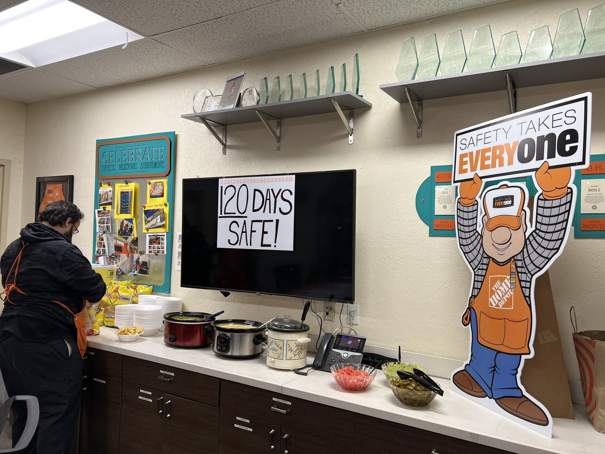 Taylor Gillette tweet media