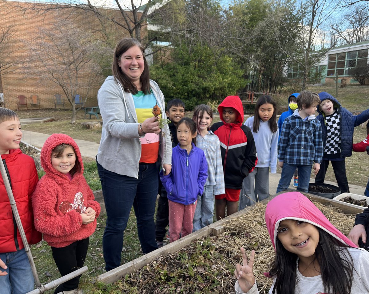 Our class (and our foster guinea pigs) enjoyed a winter salad lesson with Ms. Amanda today during Fun Friday 🌿❄️🌱 <a target='_blank' href='http://twitter.com/CampbellAPS'>@CampbellAPS</a> <a target='_blank' href='http://twitter.com/CampbellOutside'>@CampbellOutside</a> <a target='_blank' href='http://twitter.com/AWLAArlington'>@AWLAArlington</a> <a target='_blank' href='https://t.co/WxY0MF3M4r'>https://t.co/WxY0MF3M4r</a>