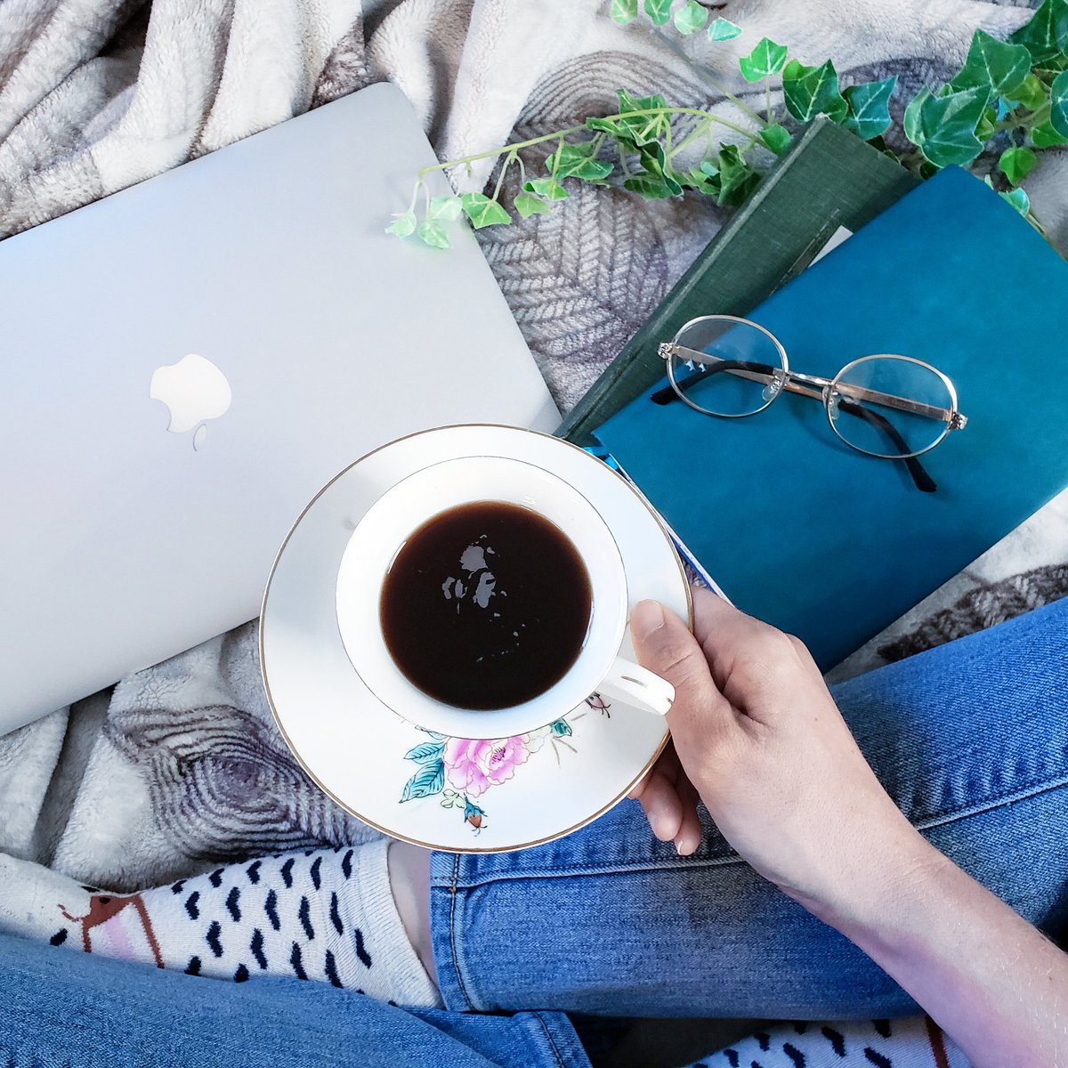 RachelleNelson_'s tweet photo. ✅Coffee. ✅Laptop. ✅Cozy blankets. I'm reviewing my publisher's copy edits today! This debut thing is getting real! 😃 Any words of wisdom from those who have walked before me?
#WritingCommunity #debutnovel #debutyear #copyediting https://t.co/C0ng3ejllf