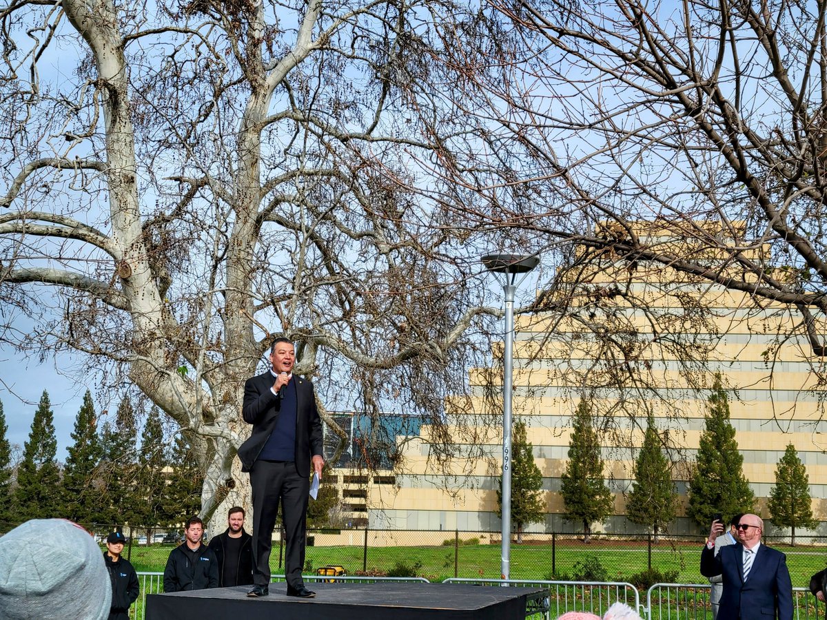 Friends and inspiring leaders at the @CAgovernor @GavinNewsom Inauguration Day #MarchForDemocracy.