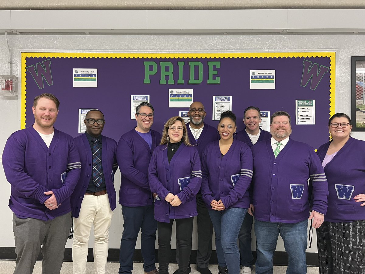 EricHamilton124's tweet photo. Some of the great administrators at Waukegan High School! https://t.co/lVtgpLLxKG