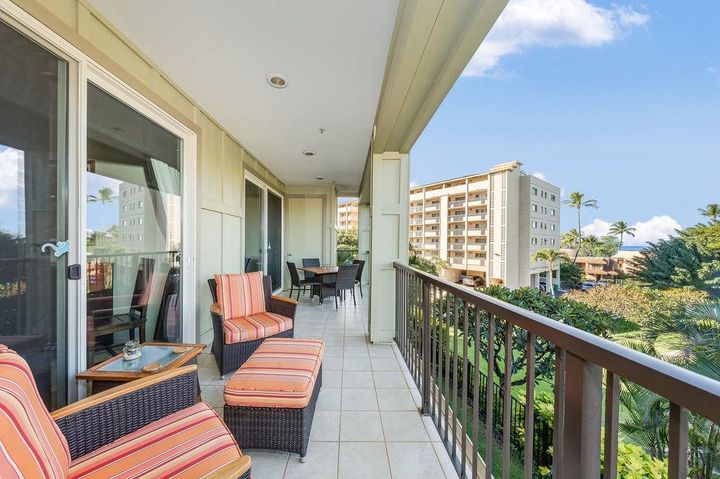 HawaiiLife's tweet photo. Just listed by Tim Hunter, R(S) is 22 Pahoe Ln #C203 on Maui, for $1,449,000.
https://t.co/ZNpJ5XpZjv
Unique opportunity to purchase the only unit currently offered for sale in the complex! 2nd floor w/ beautiful view of the ocean from this 2 bed, 2 bath unit,
#HawaiiLife https://t.co/5EO7IYSY8M