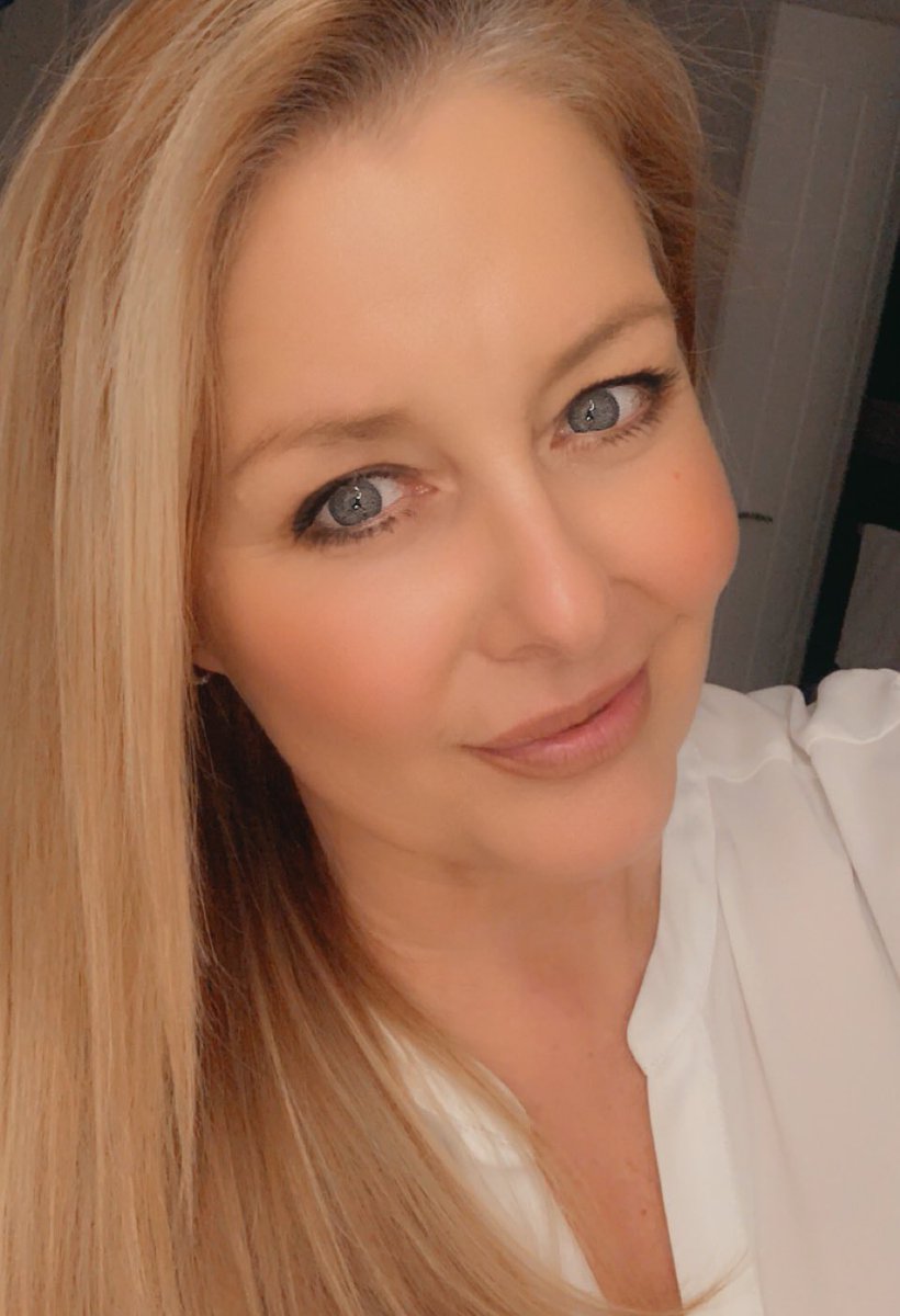 Dunibear's tweet photo. Off to the pub 🥂 https://t.co/MTuMf5Y0mE