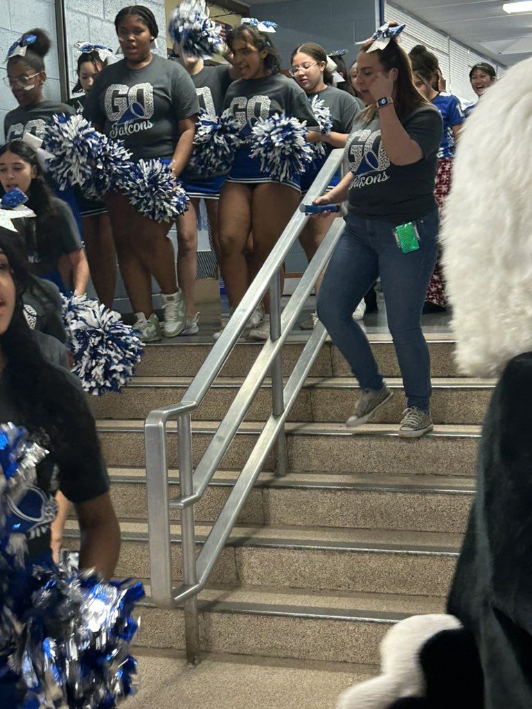 NicoleFancera's tweet photo. Clap-Out to cheer on our FMS Girls Basketball Team and amp them up for the Championship game today! 🏀⛹️‍♀️ @FordsMiddleWTSD https://t.co/P3Y09XrN9D