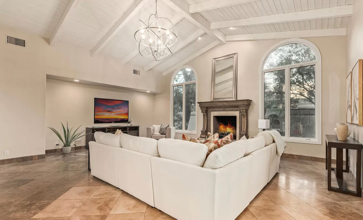 iSearchDecor's tweet photo. Family Room Friday!! Here are a few favorite projects completed making these family rooms aesthetically pleasing!! ✨ 🏡 https://t.co/wG2ovbTHR5