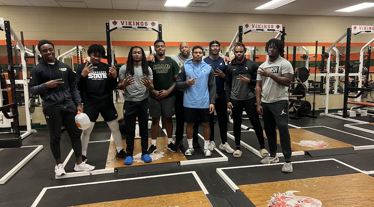 Always feels good to be around former  players! These young men put in some work today!💪🏽⁦<a href="/Amarisanders4/">Amari sanders</a>⁩ ⁦<a href="/jones_rodricus/">Rodricus Jones</a>⁩ ⁦<a href="/stewart_kobe/">Kobe Stewart</a>⁩ ⁦<a href="/JustinG81415479/">Justin Goodwin</a>⁩ ⁦<a href="/HughesMakhi/">Makhi Hughes ✞</a>⁩ ⁦<a href="/JasonRilesJr1/">J-Man</a>⁩ ⁦@Joseph_davis33⁩ ⁦<a href="/IvonThomas1/">Ivon Thomas</a>⁩